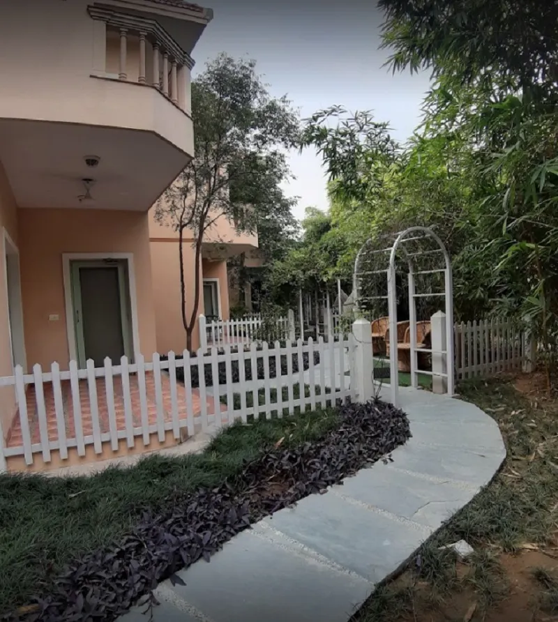 Karma Lakelands Photo4